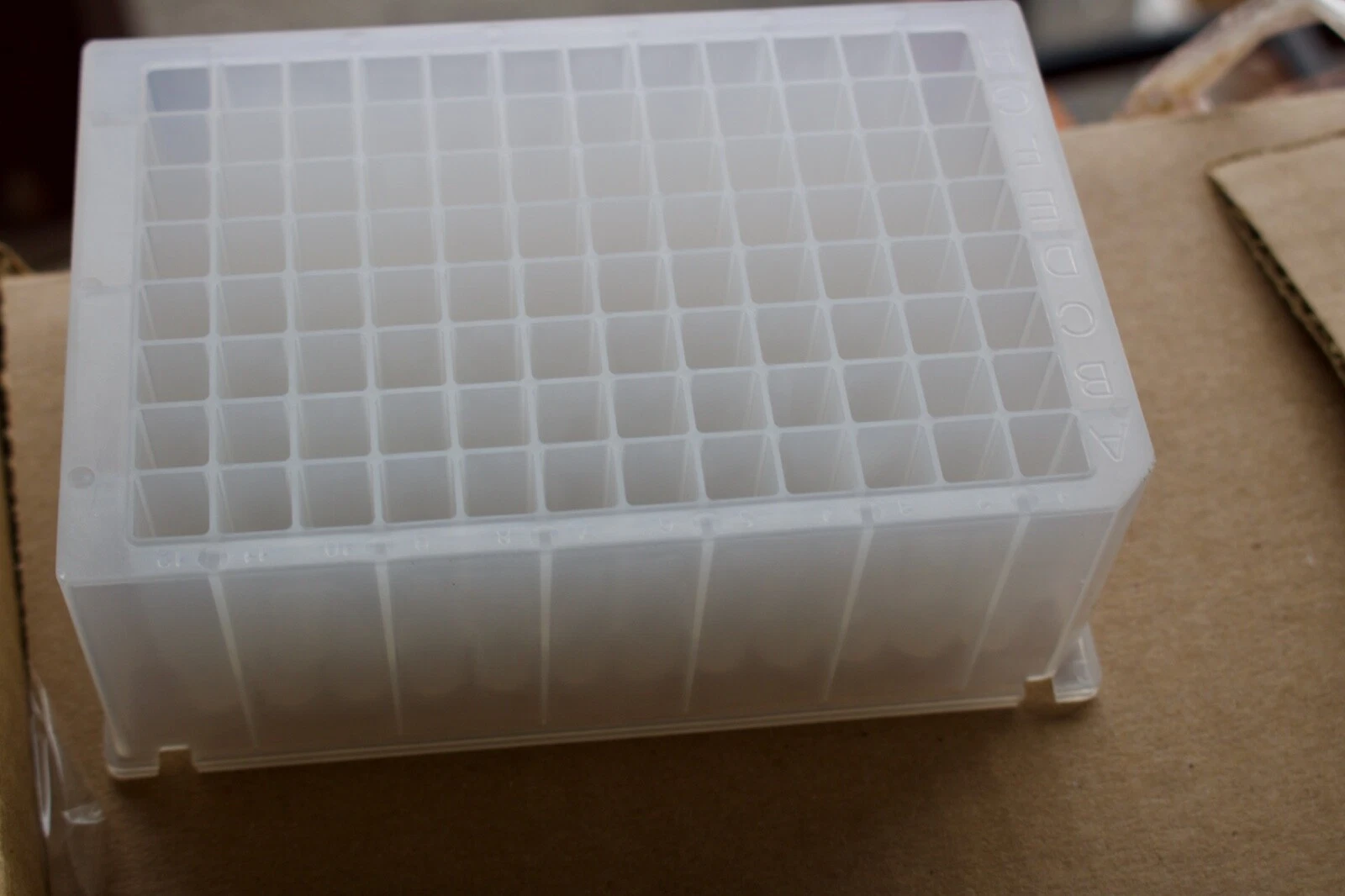 96-well Deep Well Plate(1.6mL Square-well U-bottom)) (1 pc/bag, 16 pcs/box, 4 boxes/ctn)